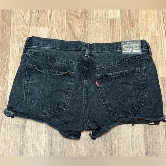 Levi’s Black Cutoff Denim Shorts - Picture 3 of 5